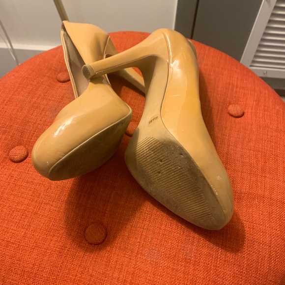 Jessica Simpson Nude Heals - Picture 2 of 2